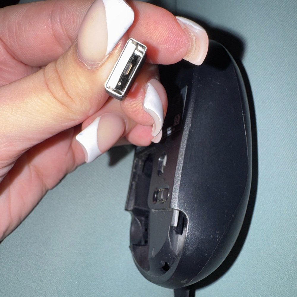 Logitech Black Wireless Mouse - Picture 4 of 4